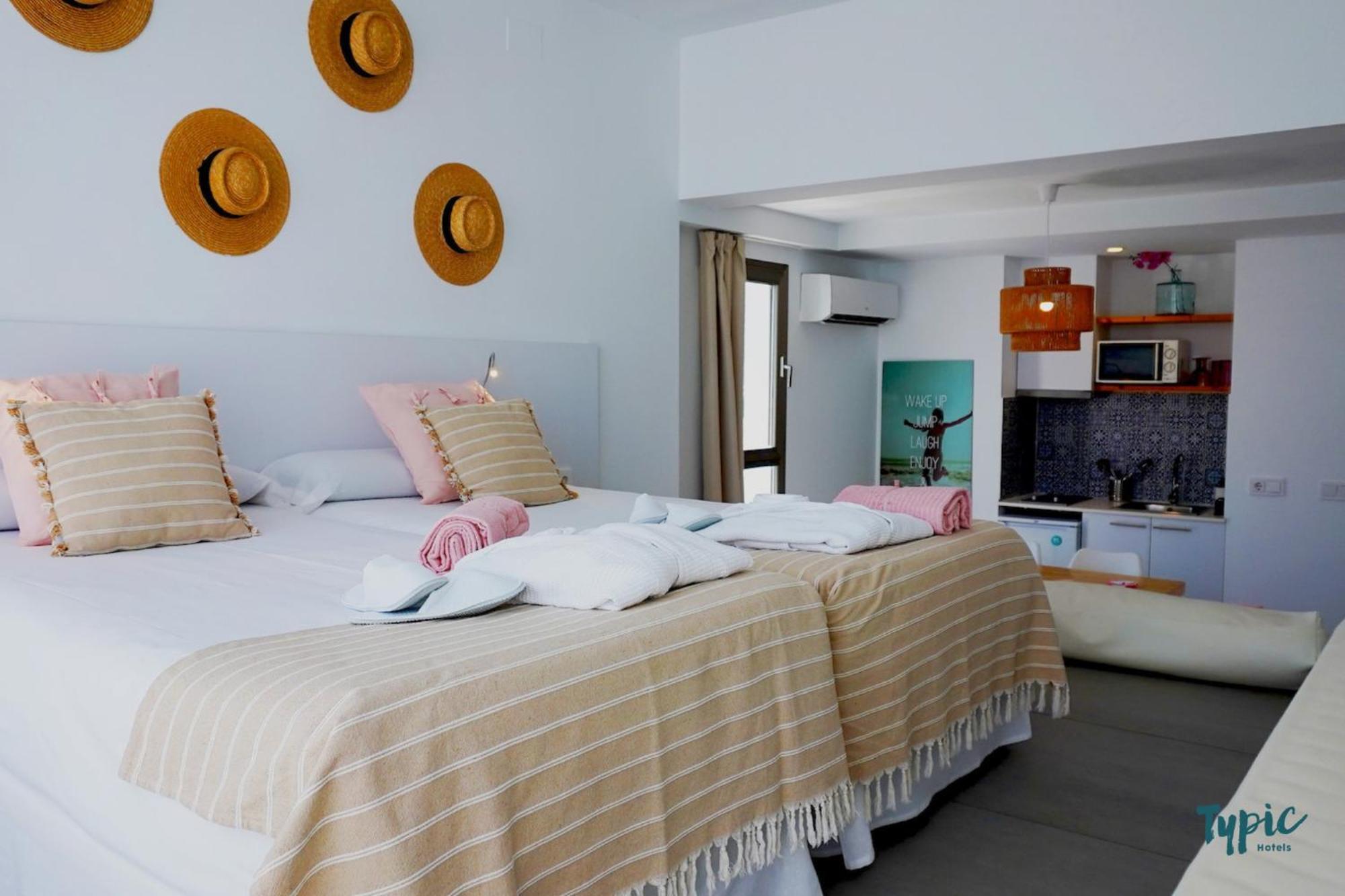Typic Marina Playa - Adults Only Aparthotel San Antonio  Ngoại thất bức ảnh