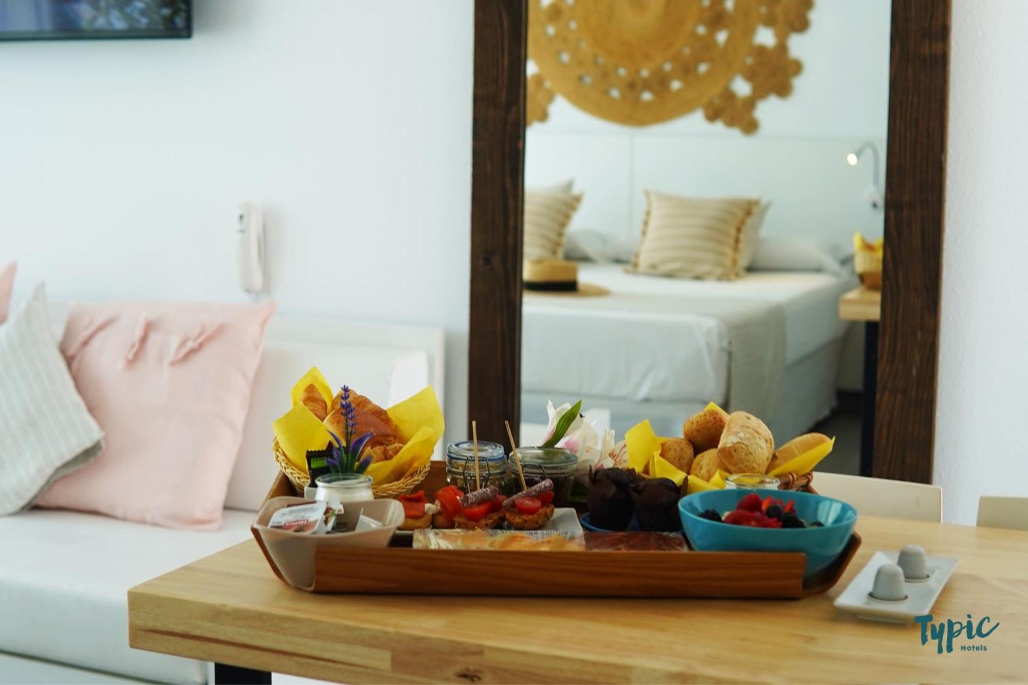 Typic Marina Playa - Adults Only Aparthotel San Antonio  Ngoại thất bức ảnh