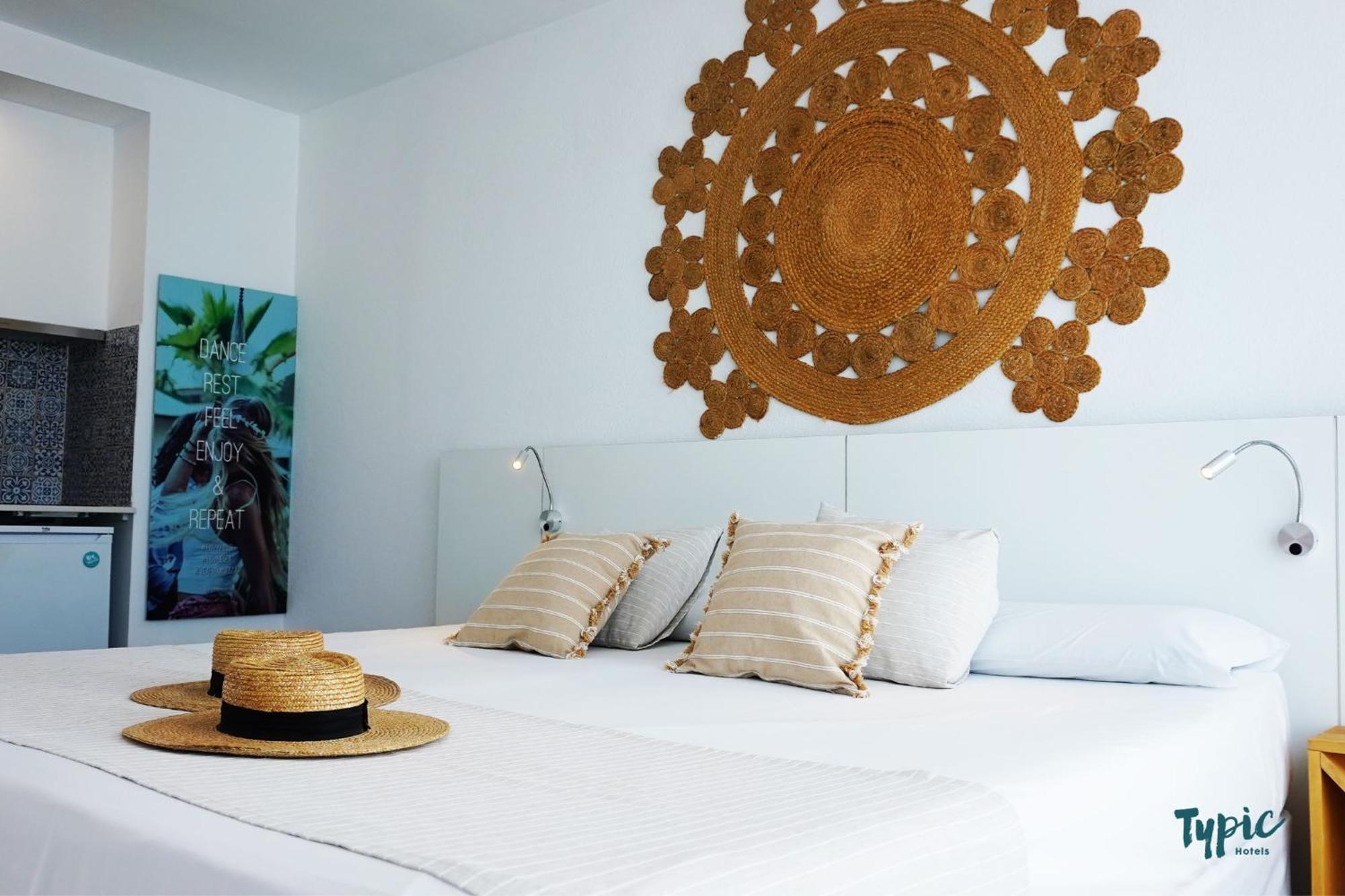 Typic Marina Playa - Adults Only Aparthotel San Antonio  Ngoại thất bức ảnh