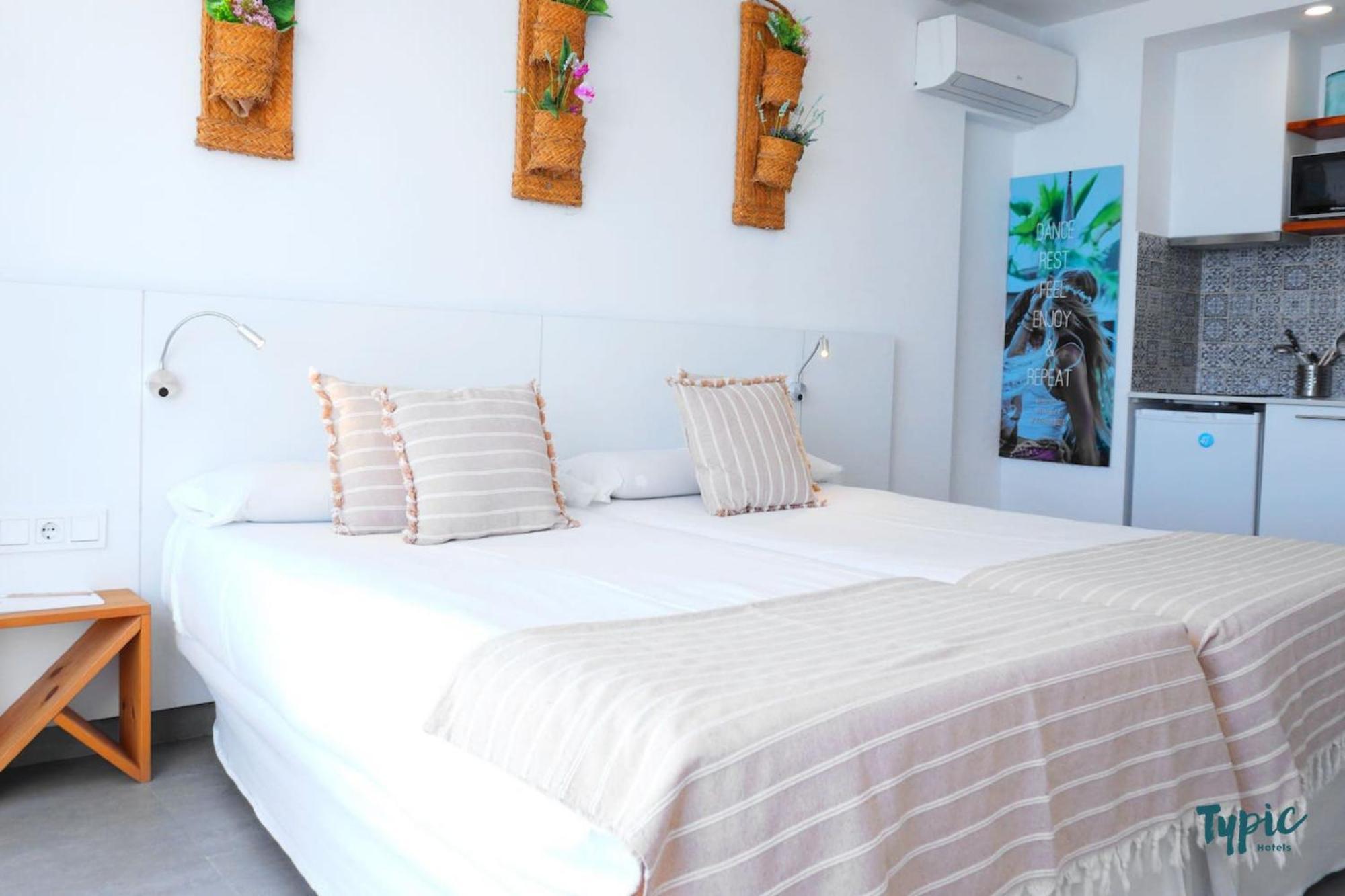 Typic Marina Playa - Adults Only Aparthotel San Antonio  Ngoại thất bức ảnh